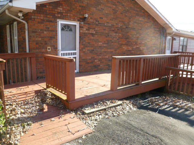110 Simmons Road Loudon, TN 37774 - Photo 2 of 20 Right-Deck-Ramp