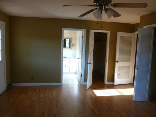 110 Simmons Road Loudon, TN 37774 - Photo 12 of 20 Master-ToBath-Closet