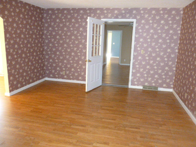 110 Simmons Road Loudon, TN 37774 - Photo 15 of 20 RoomToApt