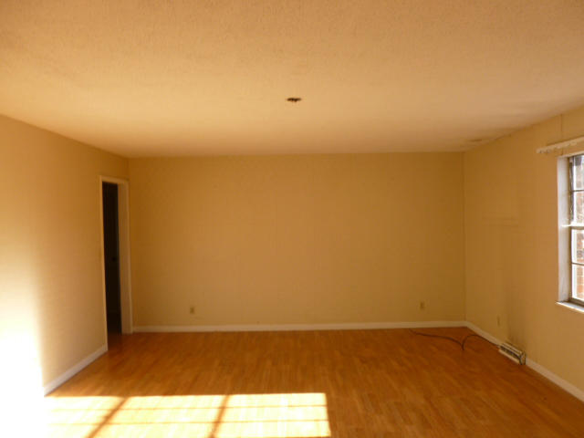 110 Simmons Road Loudon, TN 37774 - Photo 10 of 20 LivingRm