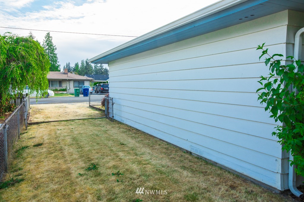 2413 Northeast 24th Street Renton, WA 98056 - Photo 16 of 21