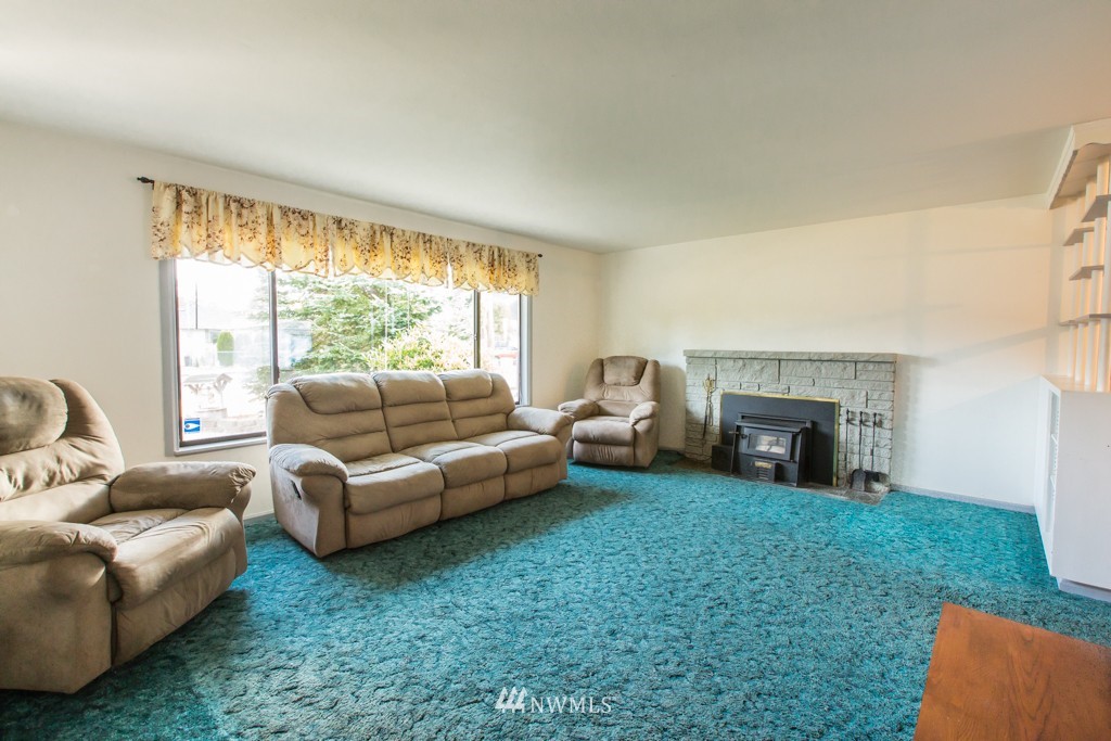 2413 Northeast 24th Street Renton, WA 98056 - Photo 5 of 21