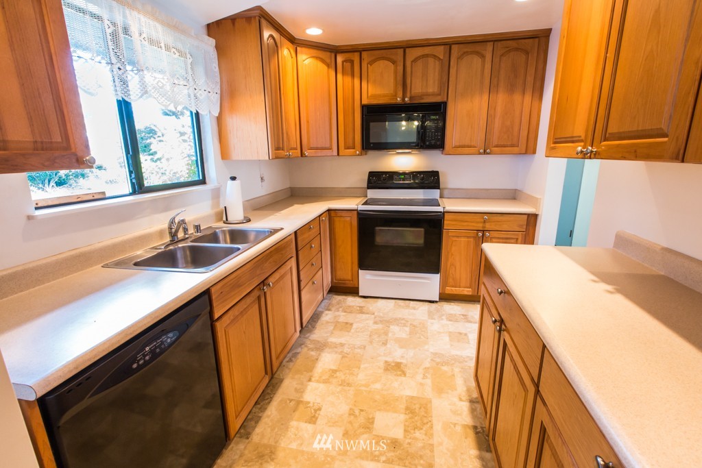 2413 Northeast 24th Street Renton, WA 98056 - Photo 8 of 21