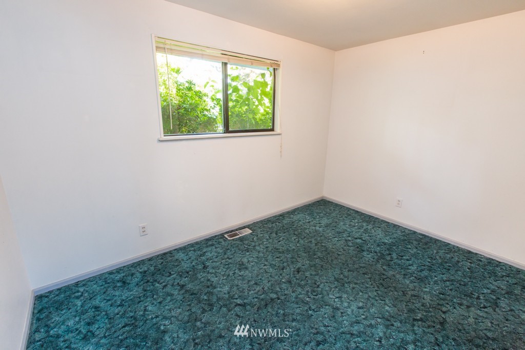 2413 Northeast 24th Street Renton, WA 98056 - Photo 10 of 21