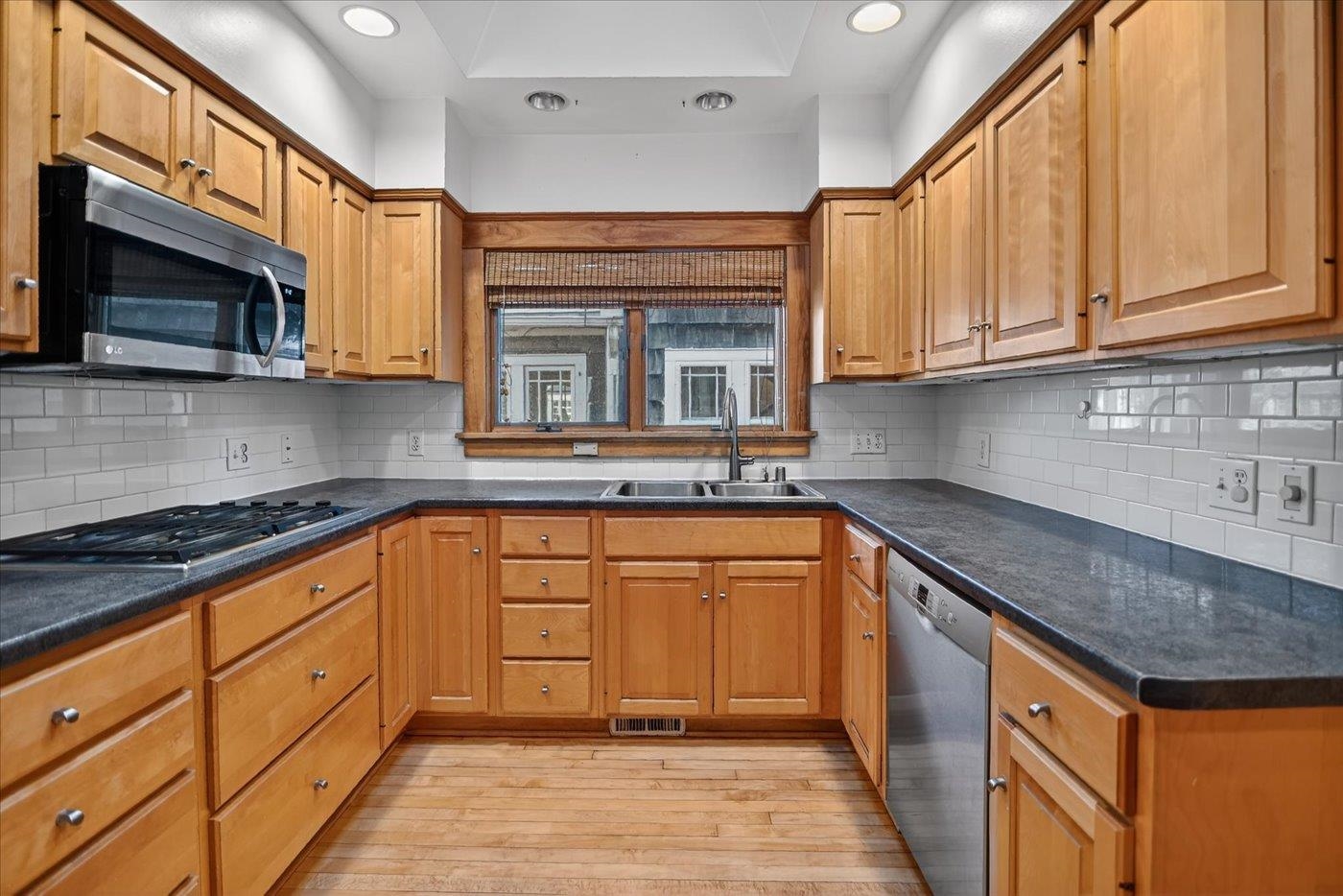 2641 Chamberlain Avenue Madison, WI 53705 - Photo 16 of 52