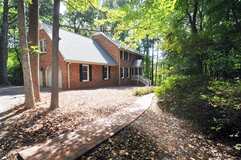 415 Old Spring Road Danville, VA 24540 - Photo 28 of 30 187210outsidewalk_187210_S