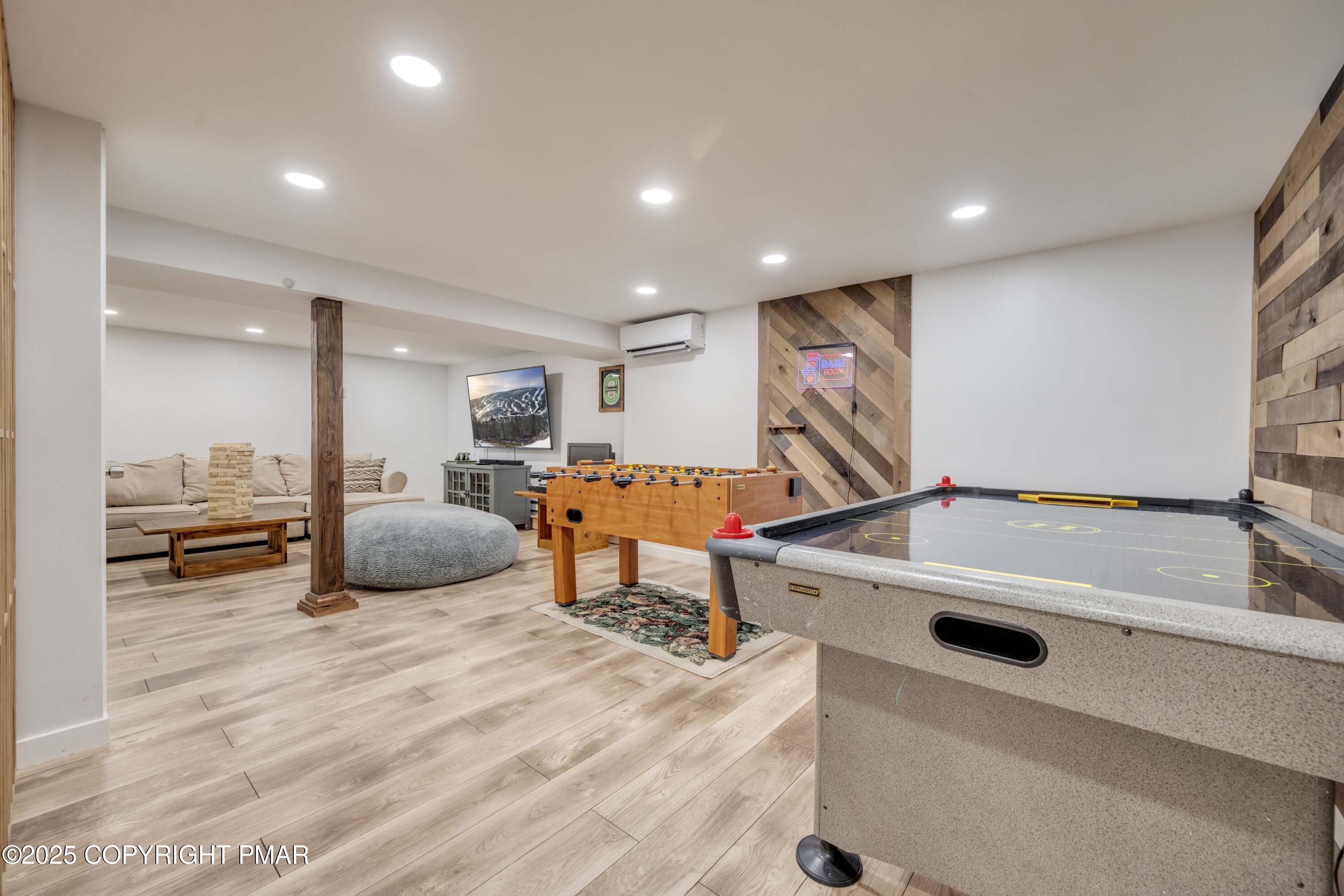 147 Cross Country Lane Tannersville, PA 18372 - Photo 34 of 39 a room with furniture and a couch