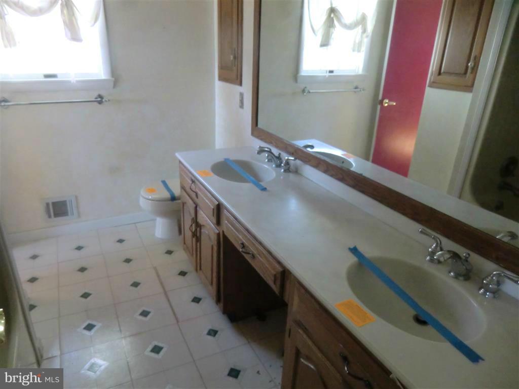 20608 Clarksburg Road Boyds, MD 20841 - Photo 11 of 29 Bath