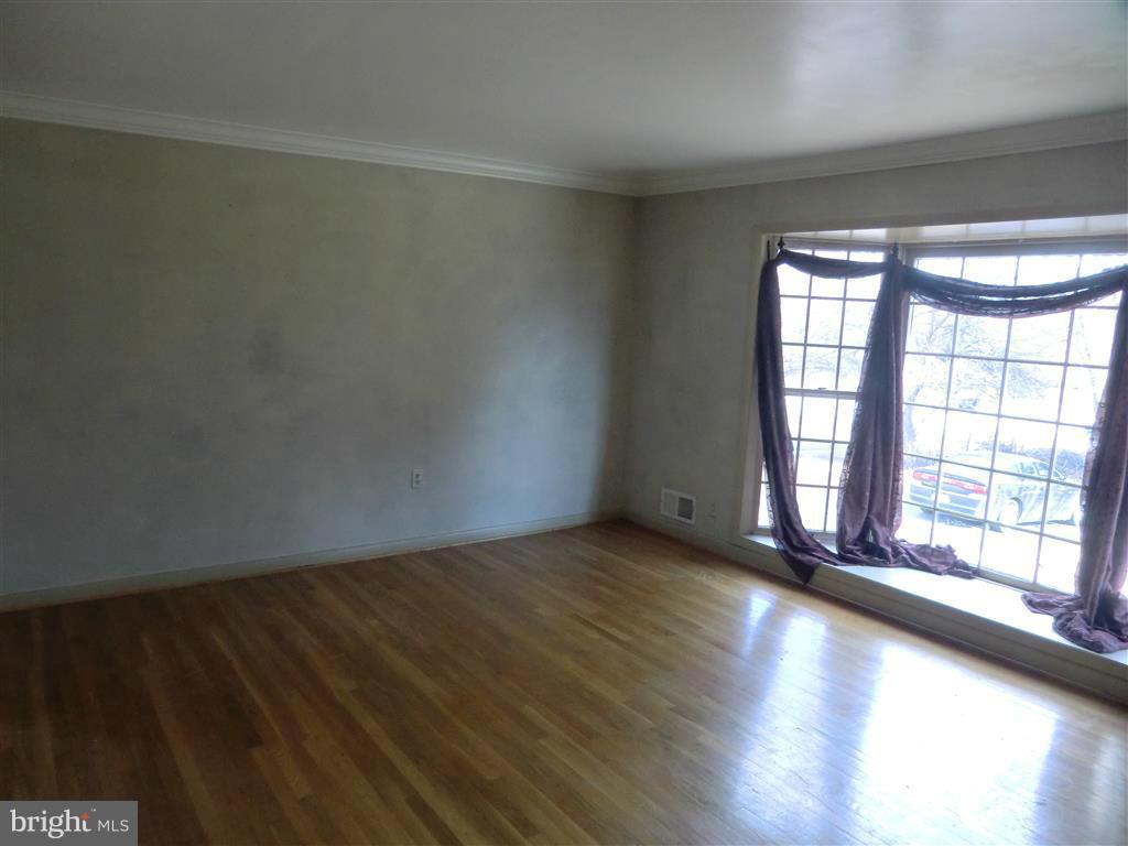 20608 Clarksburg Road Boyds, MD 20841 - Photo 3 of 29 Living Room