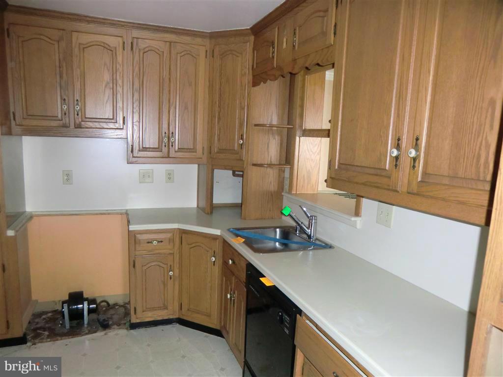 20608 Clarksburg Road Boyds, MD 20841 - Photo 5 of 29 Kitchen