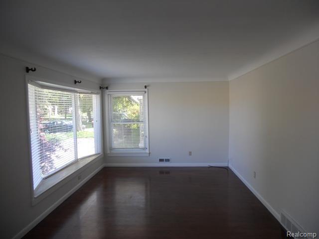 3019 Bembridge Road Royal Oak, MI 48073 - Photo 4 of 5 Living Room.jpg