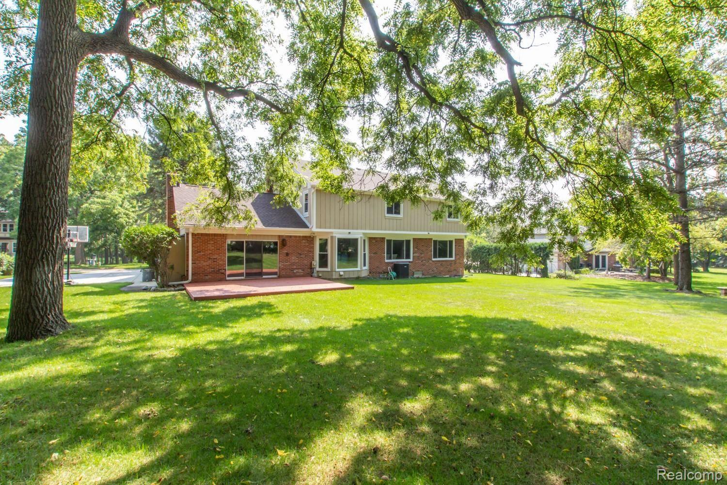 1801 Charm Court Rochester, MI 48306 - Photo 6 of 25 01 outdoor 10.jpg