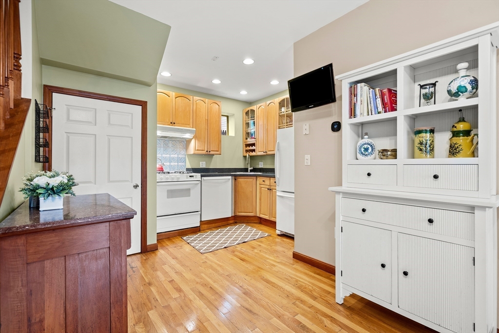 21 Avon Place Arlington, MA 02474 - Photo 39 of 42