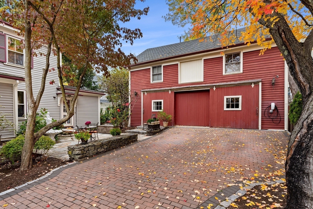 21 Avon Place Arlington, MA 02474 - Photo 4 of 42