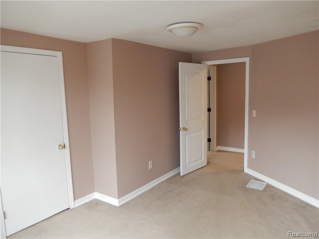 3375 Frembes Road Waterford, MI 48329 - Photo 14 of 18 DSCN0437.JPG