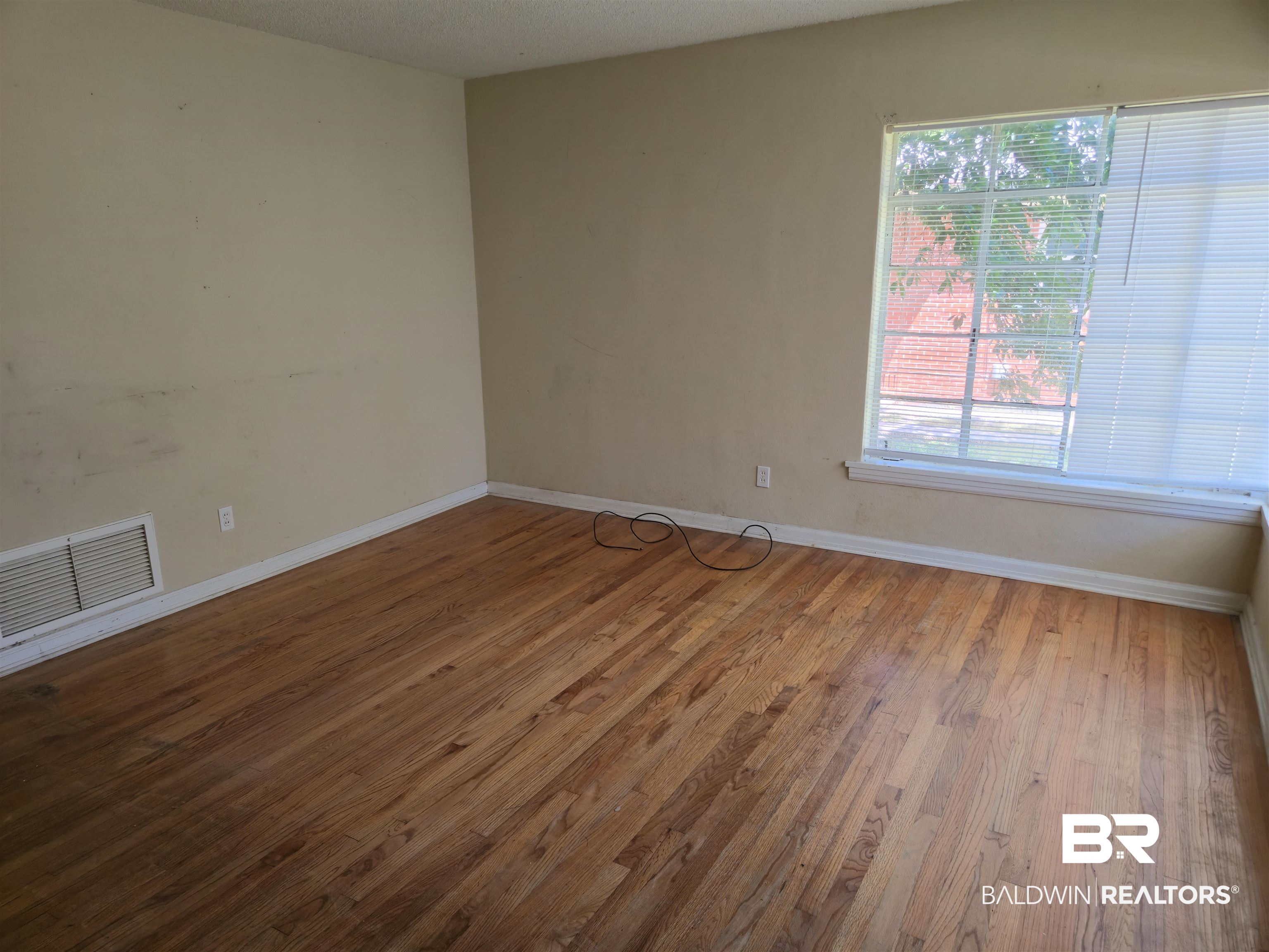 75 Picardy Street Mobile, AL 36607 - Photo 3 of 14 Living Room