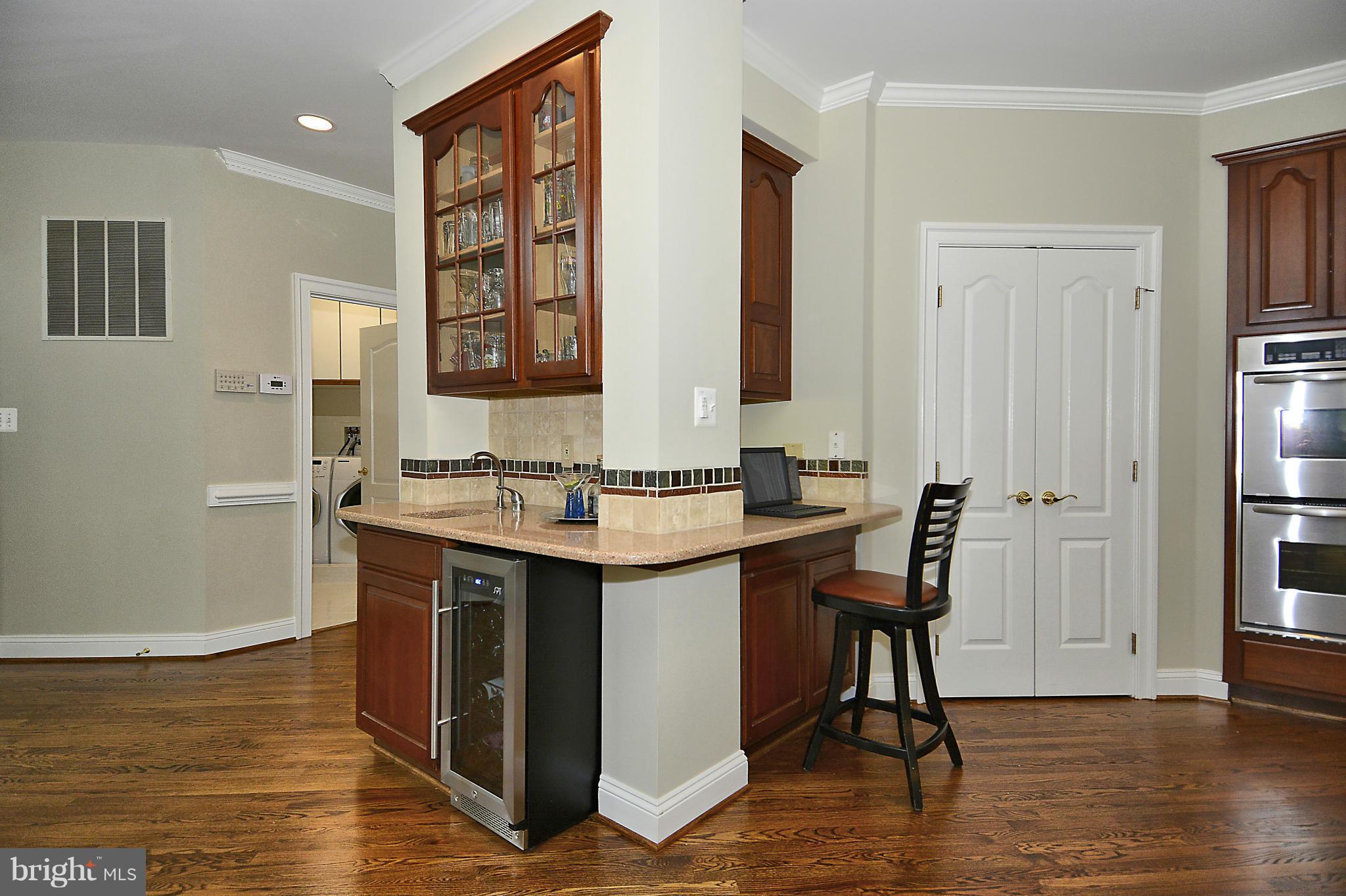 10775 Riverscape Run Great Falls, VA 22066 - Photo 9 of 30 wet bar