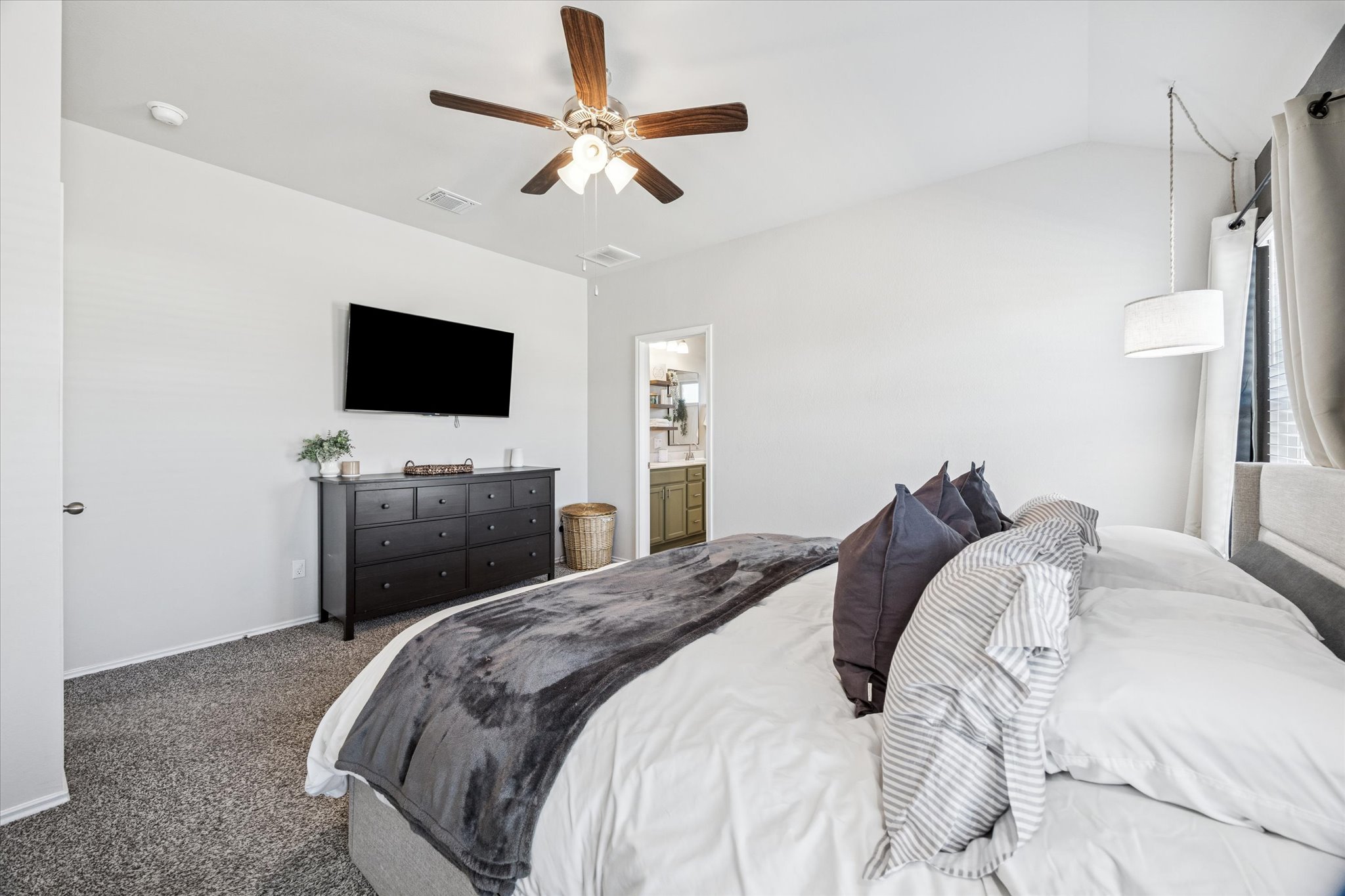 8902 Alabama Avenue Temple, TX 76502 - Photo 18 of 37 a bedroom with a bed and a flat screen tv