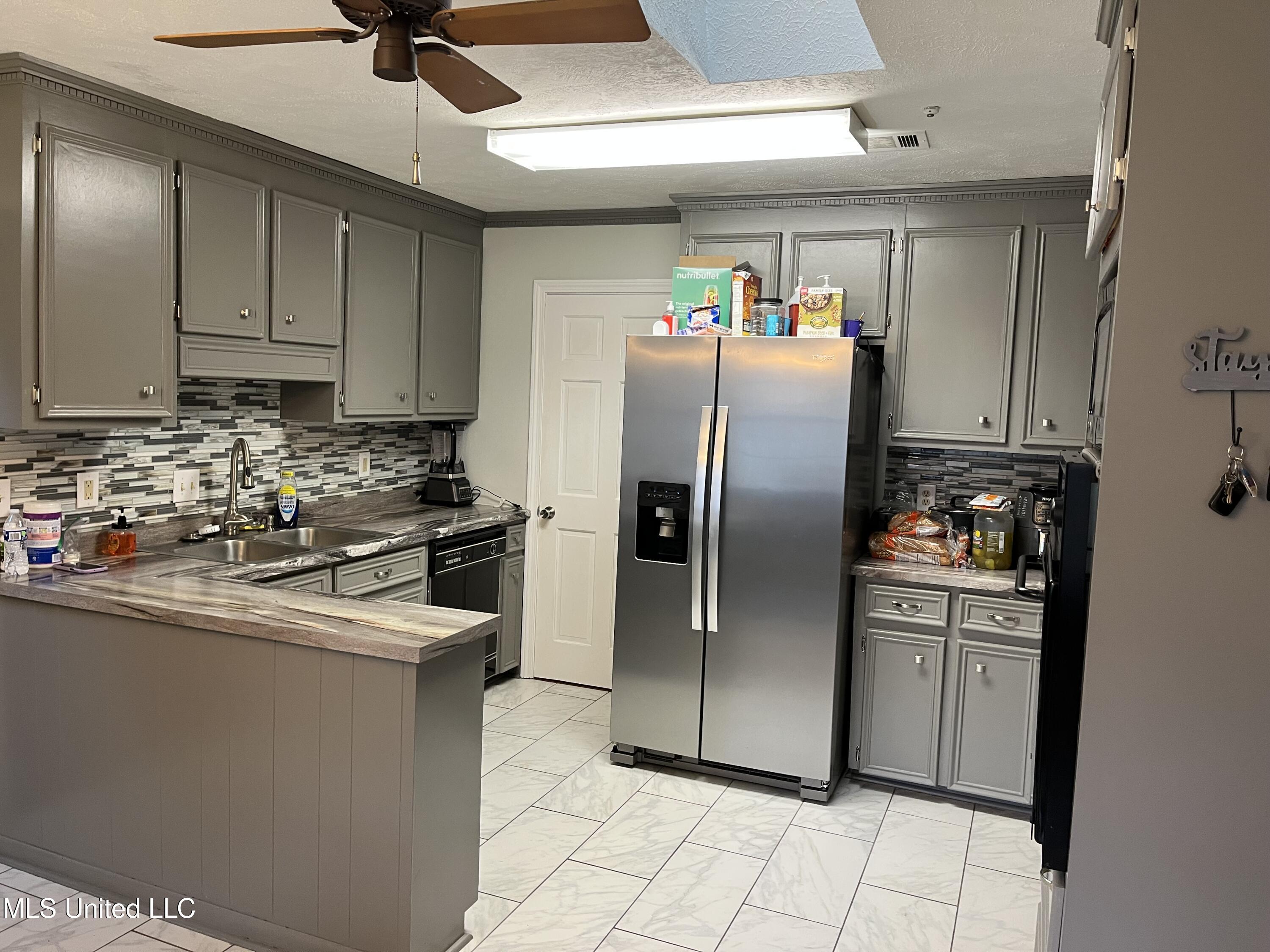 810 Colonial Circle Jackson, MS 39211 - Photo 5 of 34 IMG_0518