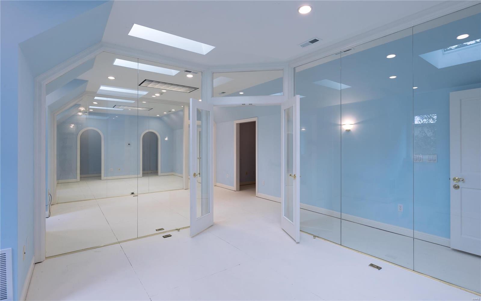 10401 Litzsinger Road St. Louis, MO 63131 - Photo 22 of 29 Gallery Image 22