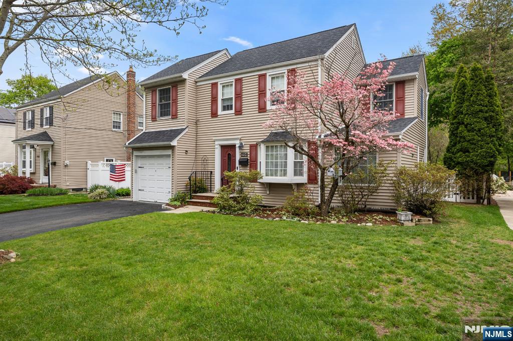 394 Burlington Road Paramus, NJ 07652 - Photo 2 of 30