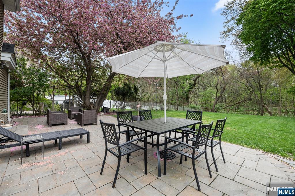 394 Burlington Road Paramus, NJ 07652 - Photo 26 of 30