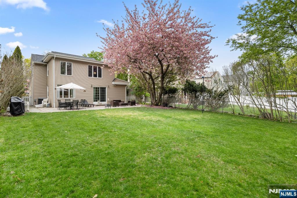 394 Burlington Road Paramus, NJ 07652 - Photo 27 of 30