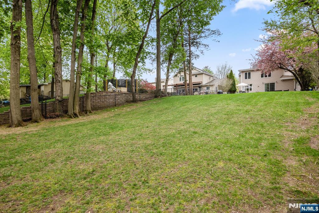 394 Burlington Road Paramus, NJ 07652 - Photo 29 of 30