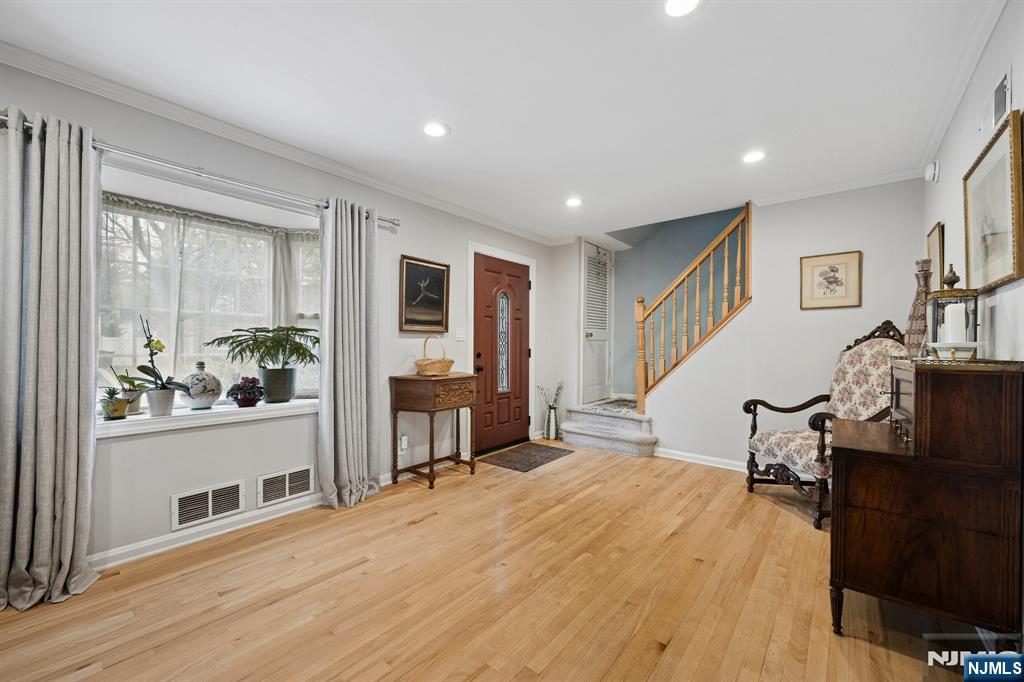 394 Burlington Road Paramus, NJ 07652 - Photo 5 of 30