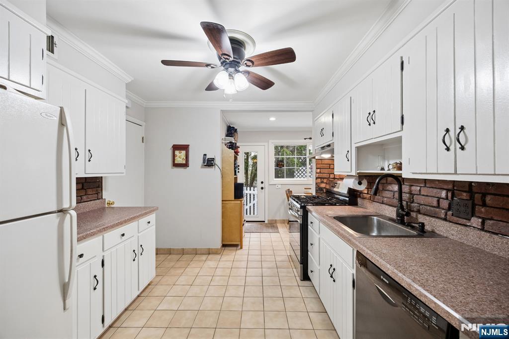 394 Burlington Road Paramus, NJ 07652 - Photo 9 of 30