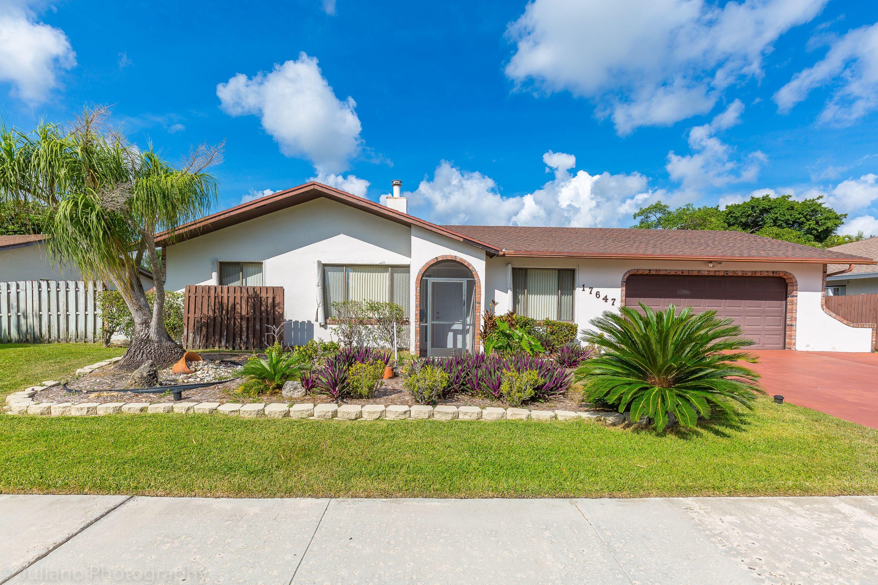 17647 Holly Brook Way Boca Raton, FL 33487 - Photo 3 of 12 Bright Eastern Exposure