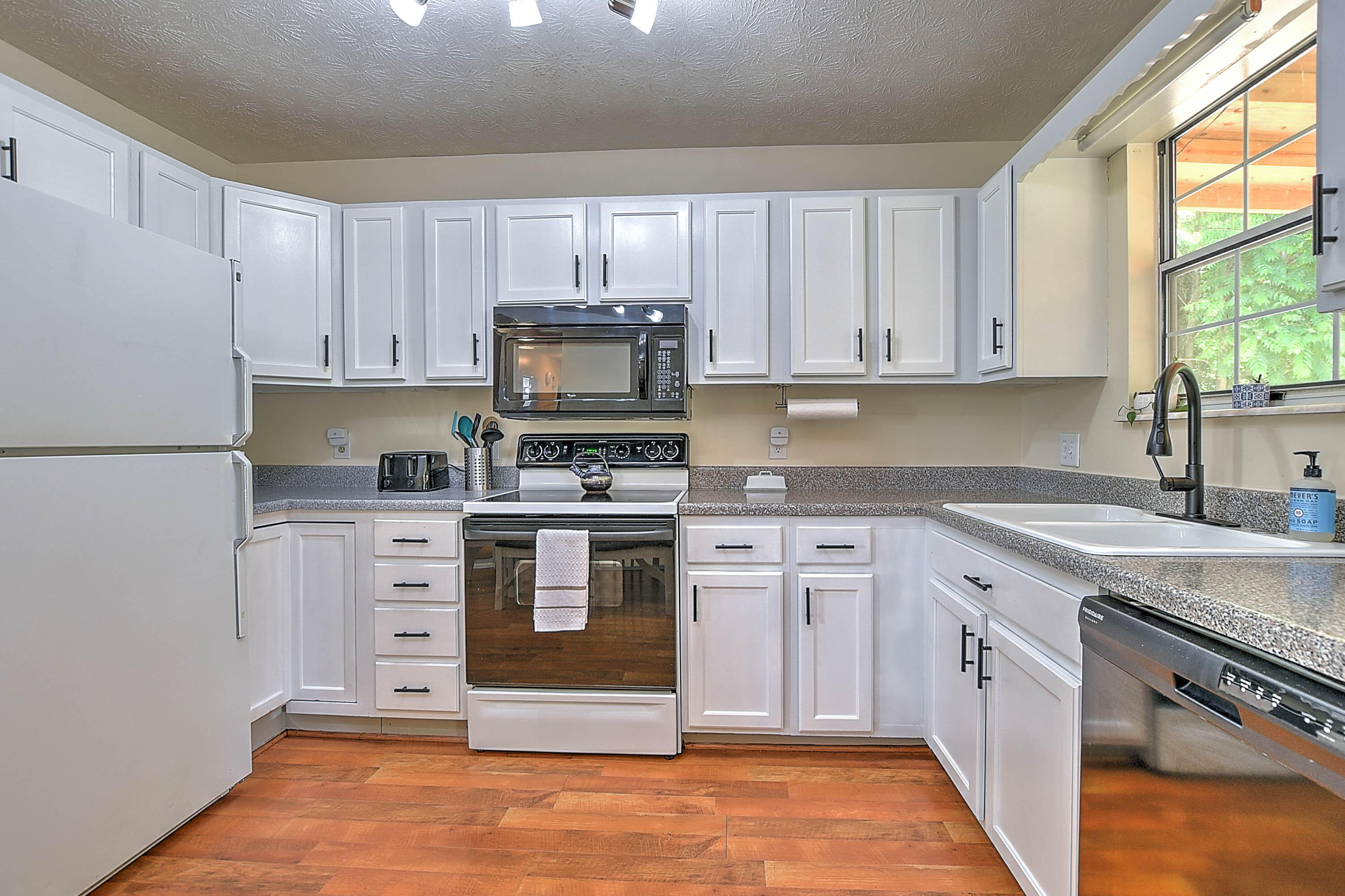 1865 Jim Fox Road Greeneville, TN 37743 - Photo 15 of 62 Jim Fox-14