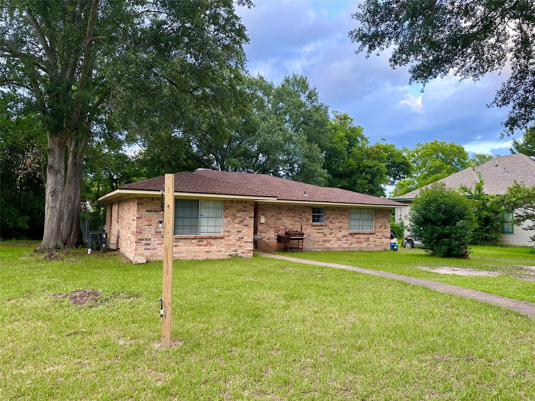 213 East Rhodes Avenue Lufkin, TX 75901 - Photo 2 of 19