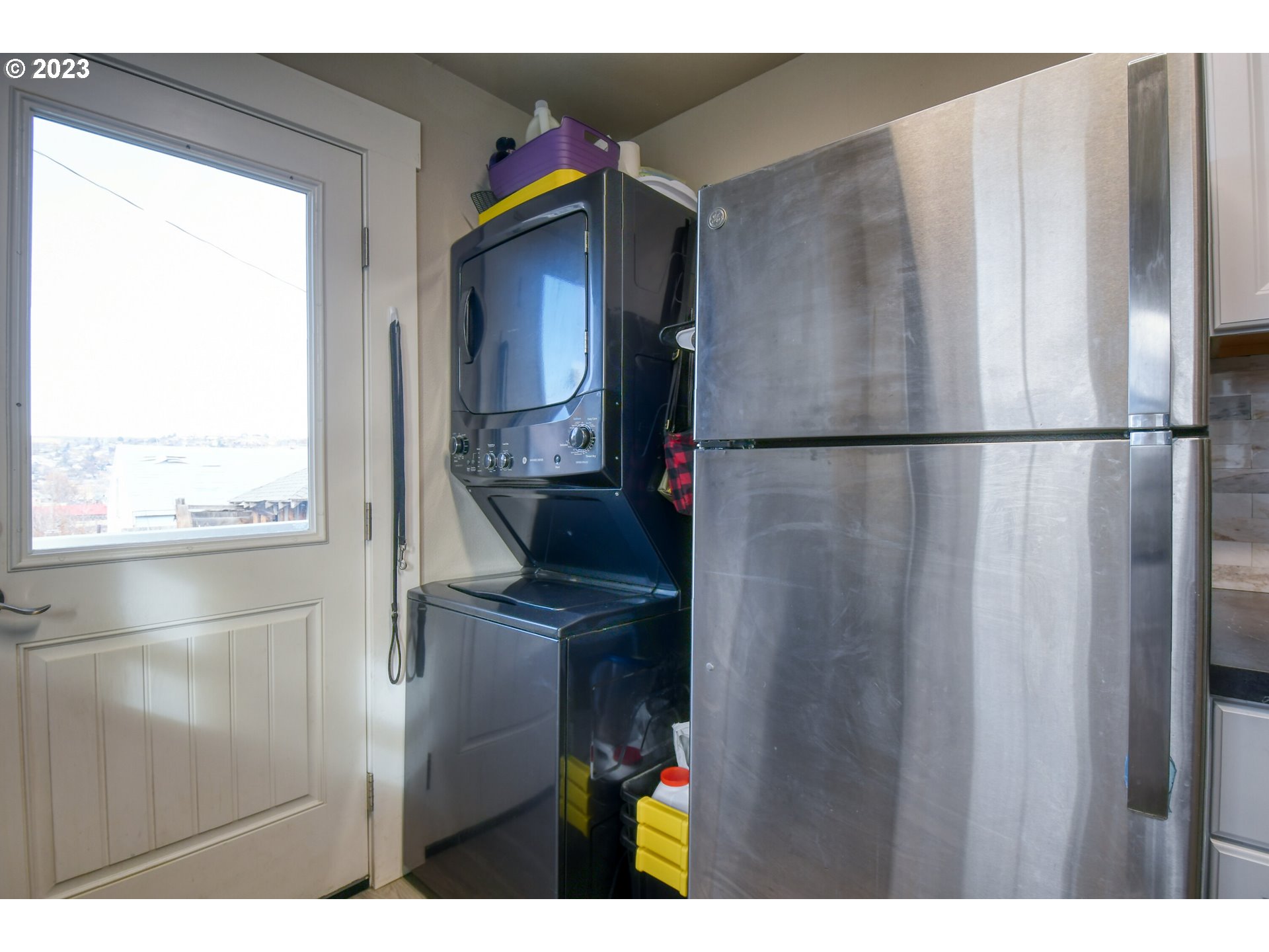 207 Southwest Isaac Avenue Pendleton, OR 97801 - Photo 18 of 32 a kitchen with refrigerator and window