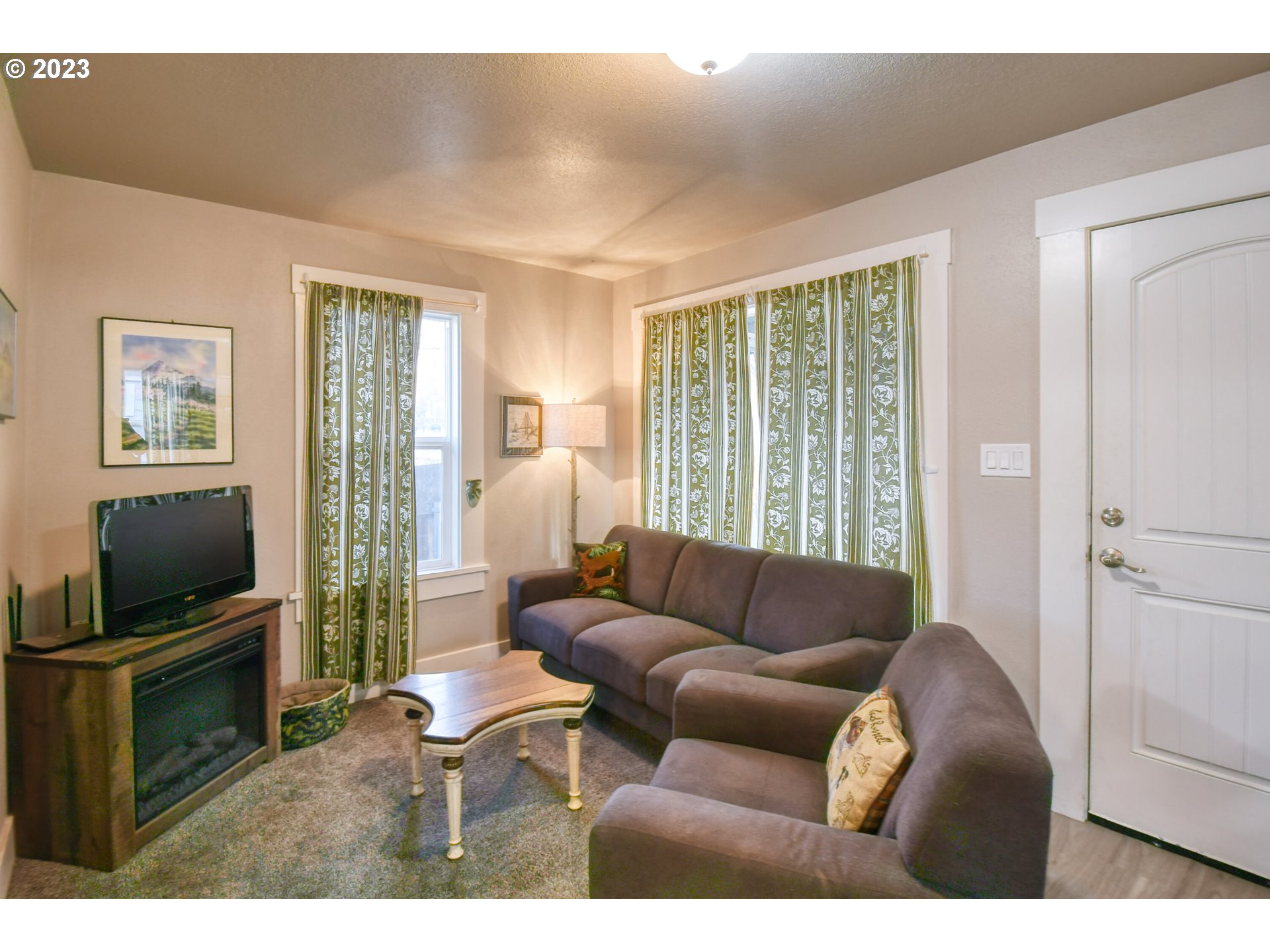 207 Southwest Isaac Avenue Pendleton, OR 97801 - Photo 6 of 32 a living room with furniture and a flat screen tv