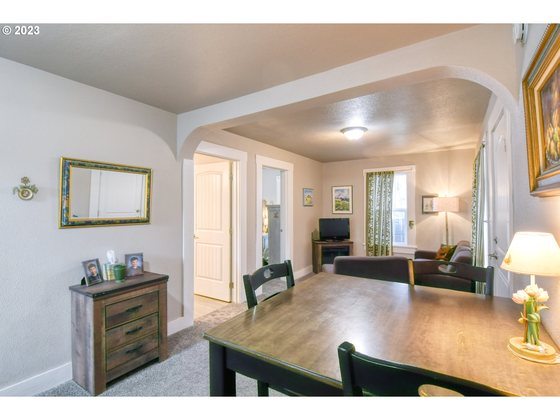 207 Southwest Isaac Avenue Pendleton, OR 97801 - Photo 10 of 32 a living room with kitchen island furniture and a table