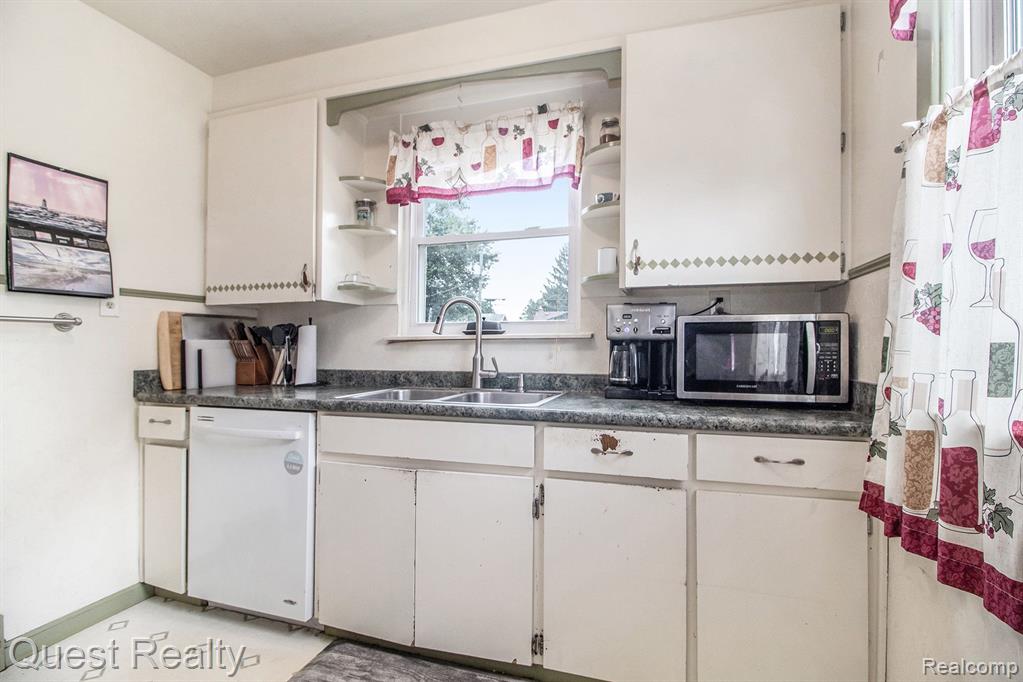 23136 Rausch Avenue Eastpointe, MI 48021 - Photo 10 of 30