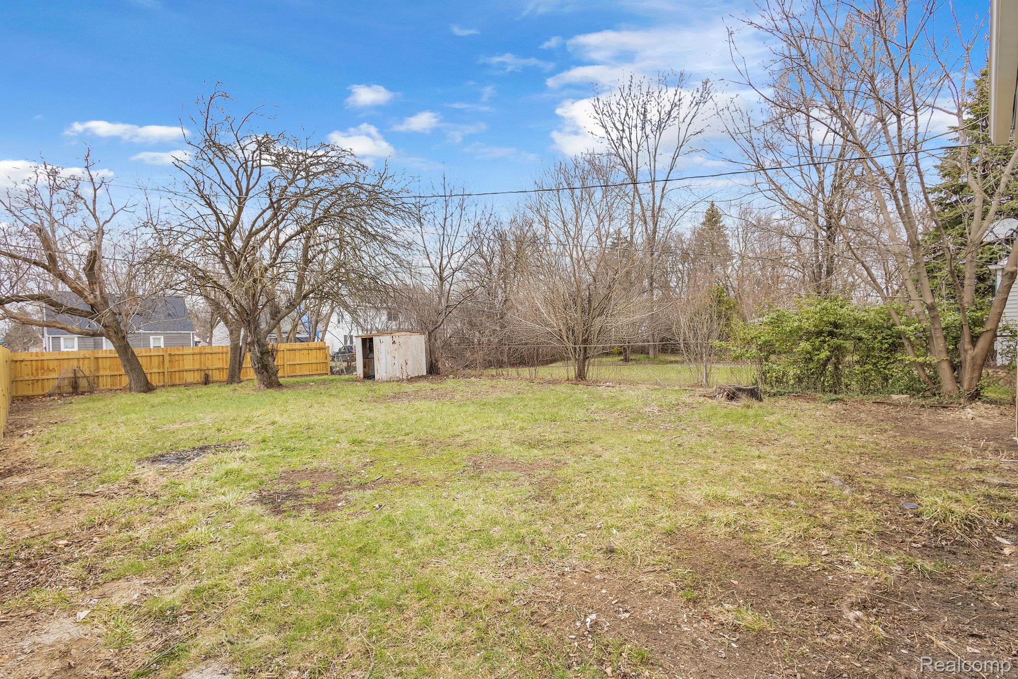 8401 Fielding Street Detroit, MI 48228 - Photo 29 of 34 Fenced backyard featuring a shed