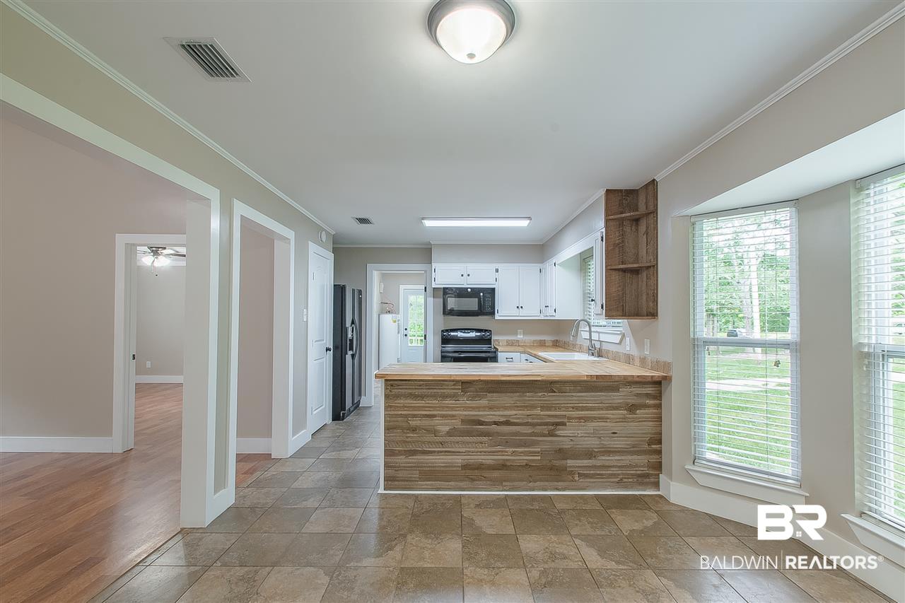 10740 Charlie Hodges Road Bay Minette, AL 36507 - Photo 8 of 37 Breakfast/Kitchen