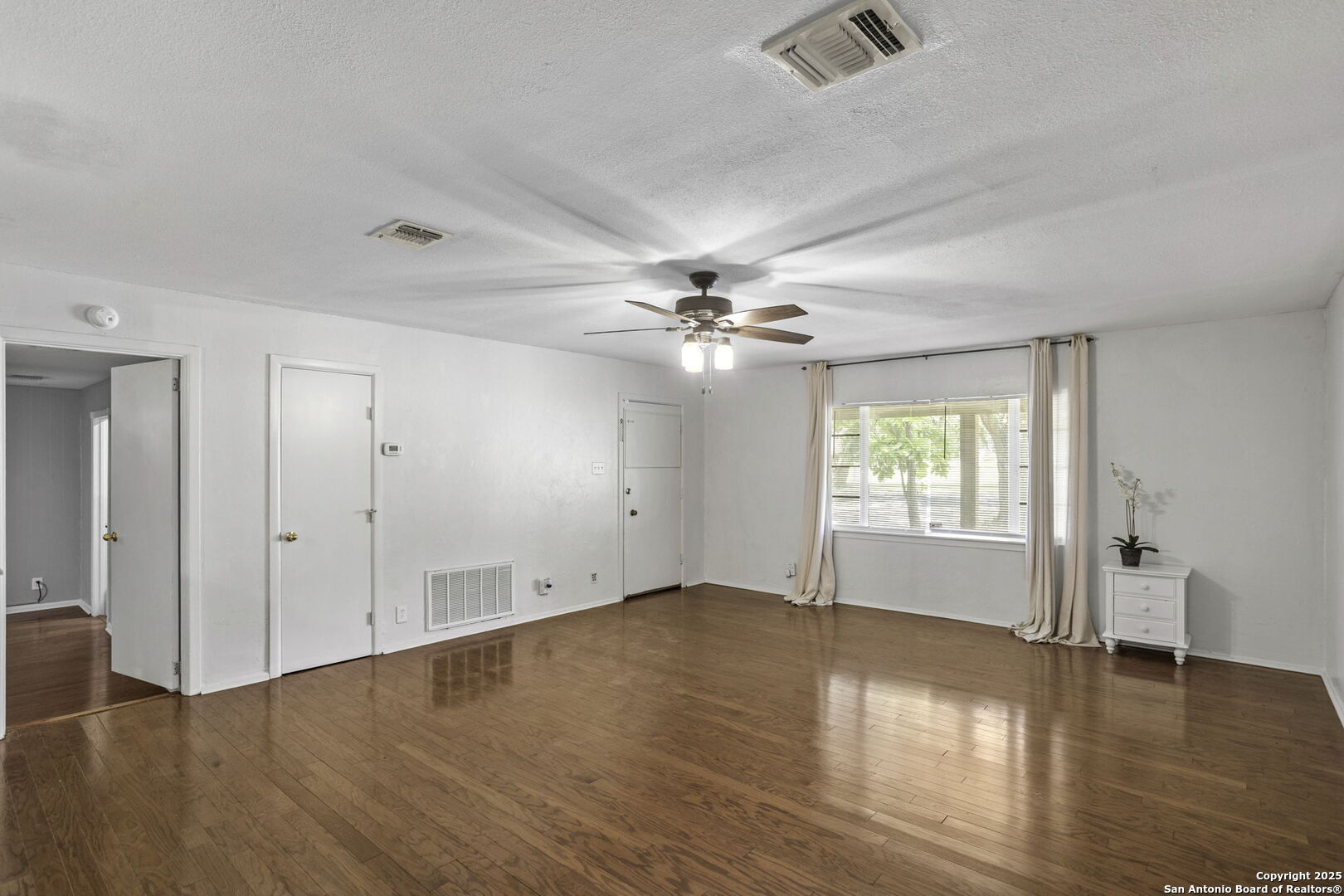 18218 Scenic Loop Road Helotes, TX 78023 - Photo 3 of 19