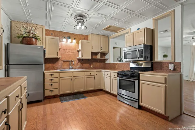 $2,150 | 18218 Scenic Loop Road, Helotes, TX 78023