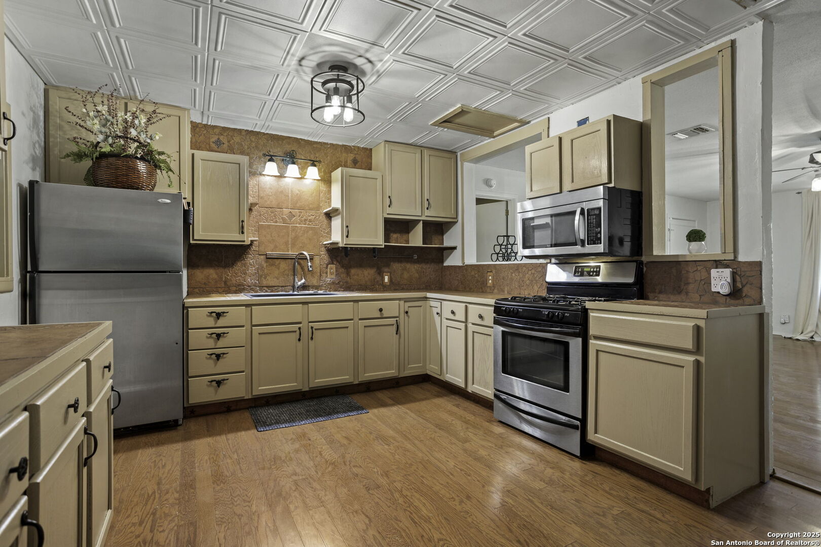 18218 Scenic Loop Road Helotes, TX 78023 - Photo 5 of 19