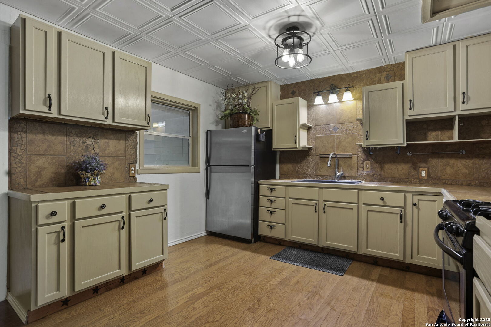 18218 Scenic Loop Road Helotes, TX 78023 - Photo 6 of 19