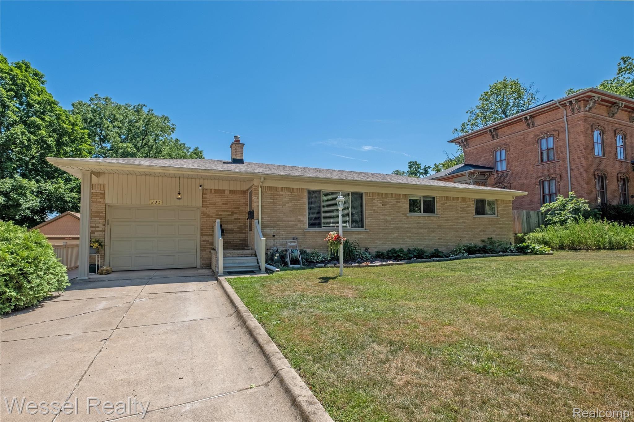 235 Pleasant Street Romeo, MI 48065 - Photo 5 of 36 Pleasant-133.jpg
