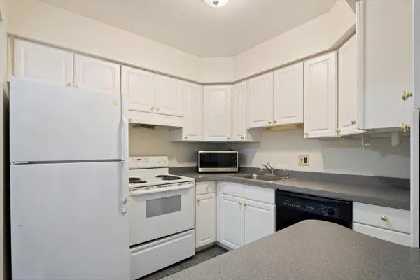 $1,100 | 29516 Bobrich Street, Unit 20, Livonia, MI 48152