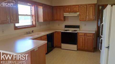 6282 Johnson Road Flushing, MI 48433 - Photo 4 of 15 20445522-3.JPG