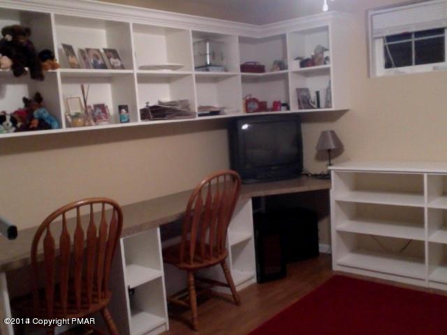 117 Michaels Run Road Stroudsburg, PA 18360 - Photo 9 of 15 a view of a dining room with furniture and wooden floor