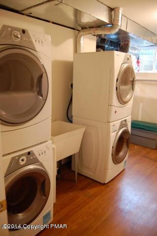 117 Michaels Run Road Stroudsburg, PA 18360 - Photo 10 of 15 a utility room with dryer and washer