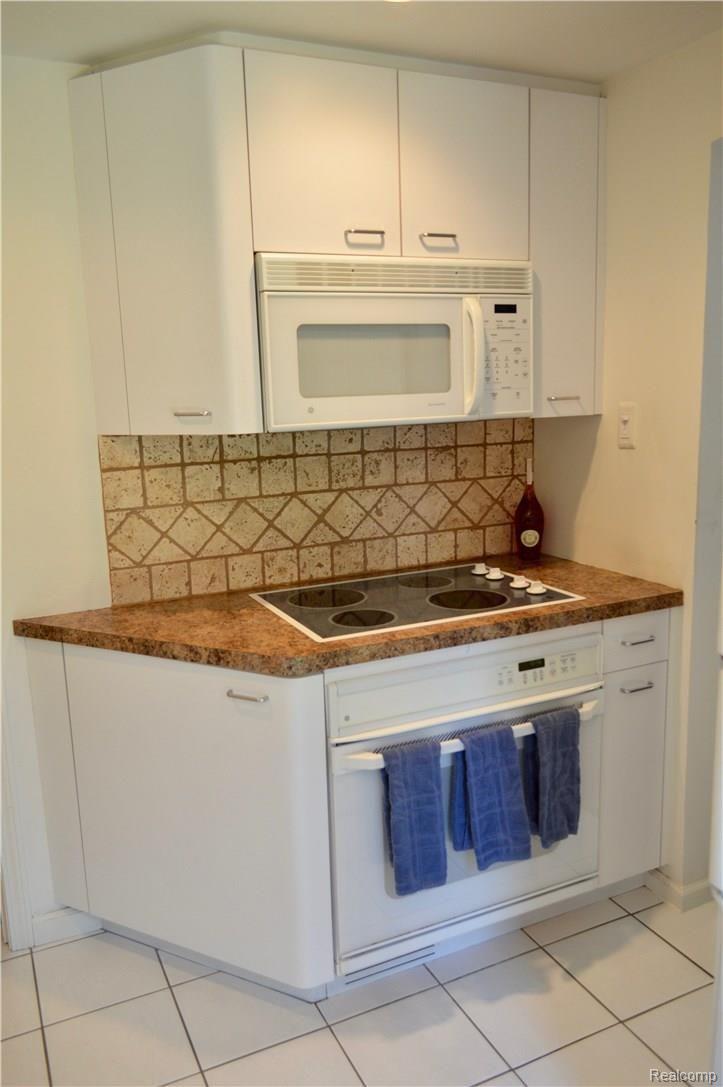 1798 Graefield Road Birmingham, MI 48009 - Photo 10 of 25 DSC_0304.jpg