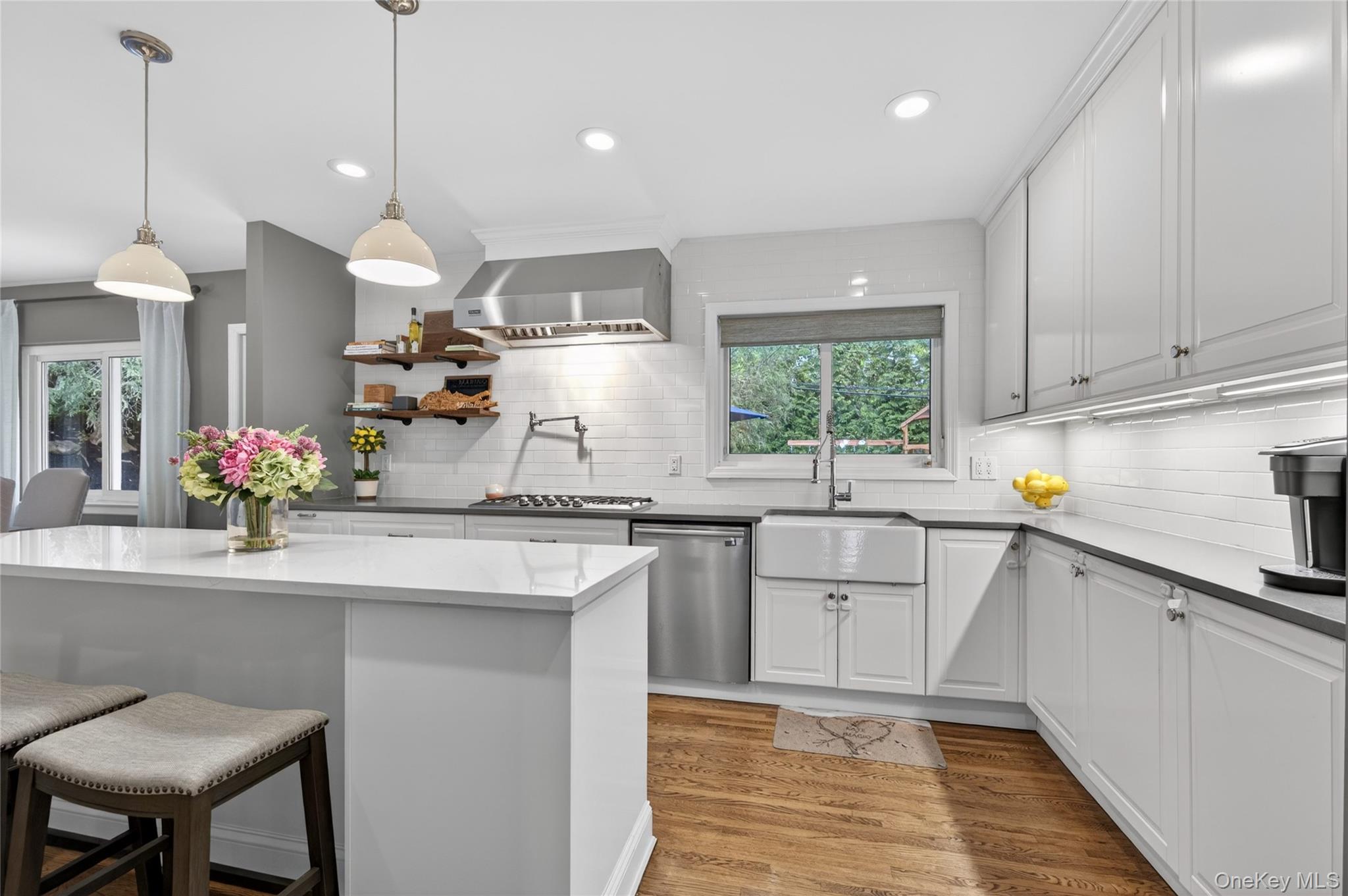 34 Bridge Road Manhasset, NY 11030 - Photo 13 of 31